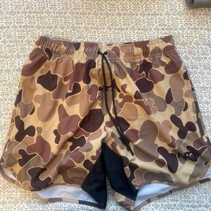 NFQ men’s large hybrid training shorts.